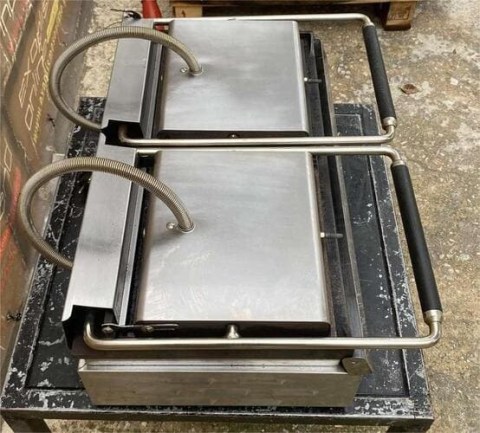 Μεταχειρισμένη Τοστιέρα Διπλή Ραβδωτή Πάνω & Κάτω Roller Grill 